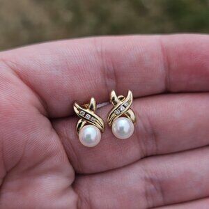 10K Yellow Gold 5mm Pearl Diamond Ribbon Shaped Earrings 2.2 Grams